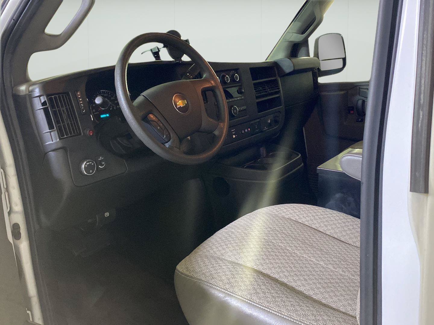 Used 2018 Chevrolet Express 2500 w/ Driver Convenience Package RWD image 12