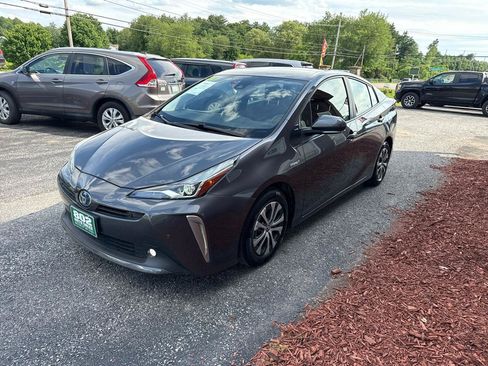 Used 2021 Toyota Prius LE AWD/4WD image 3