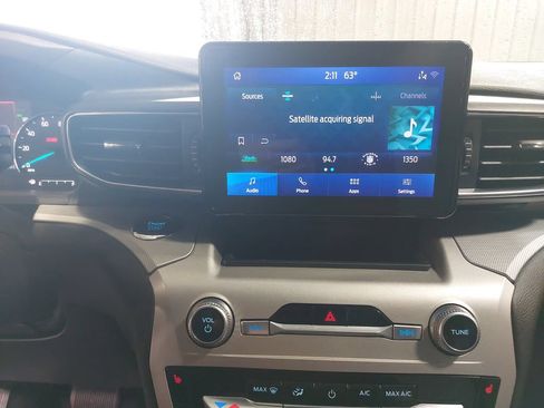 Used 2022 Ford Explorer XLT w/ Equipment Group 202A AWD/4WD image 21