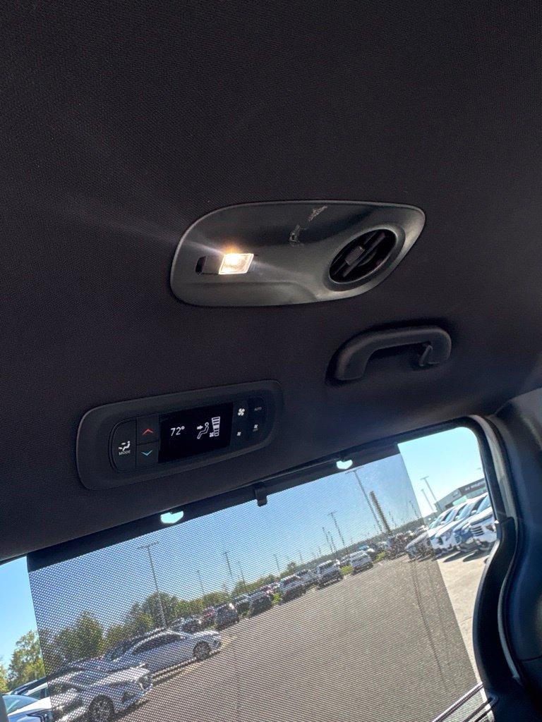 Used 2025 Chrysler Pacifica Select FWD image 16