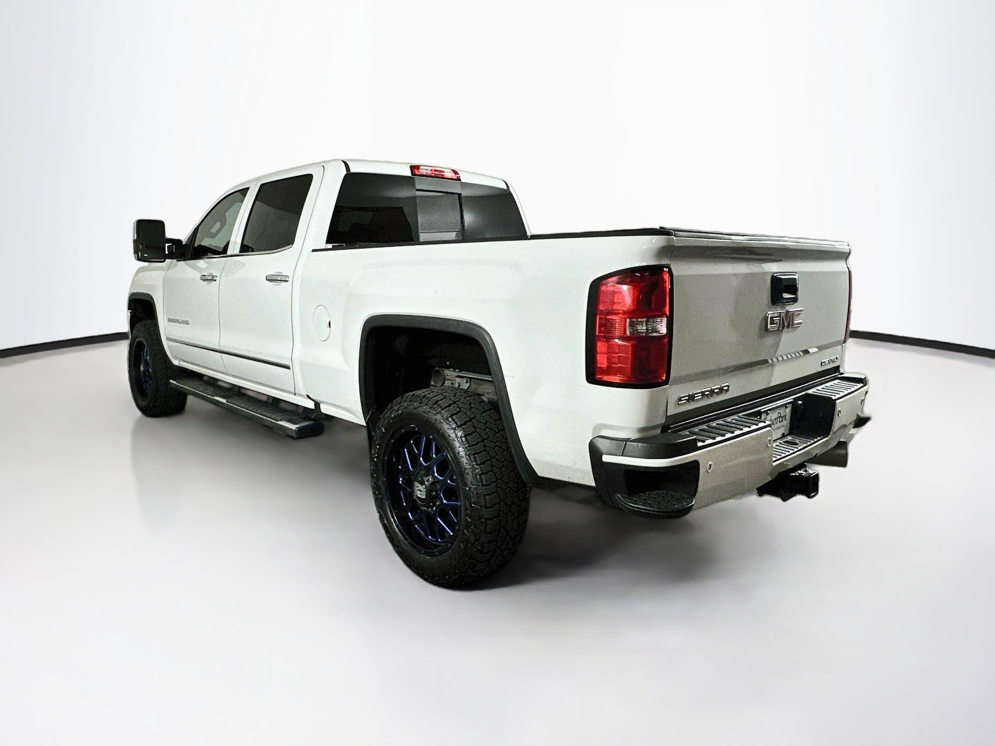 Used 2017 GMC Sierra 2500 Denali w/ Duramax Plus Package AWD/4WD image 5