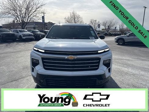 New 2026 Chevrolet Traverse High Country image 2
