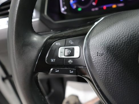 Used 2020 Volkswagen Tiguan SEL AWD/4WD image 32