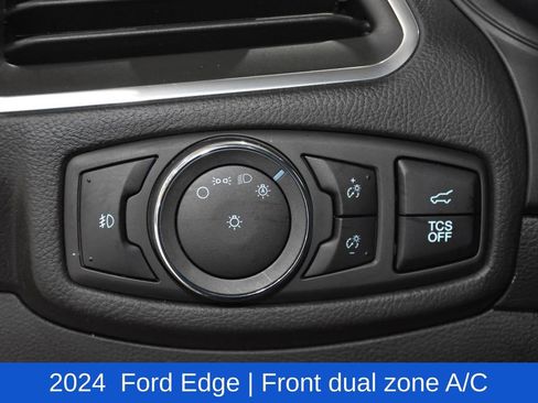 Used 2024 Ford Edge Titanium image 9