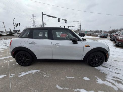 Used 2017 MINI Cooper 4-Door Hardtop image 7