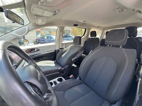 Used 2022 Chrysler Voyager LX FWD image 30