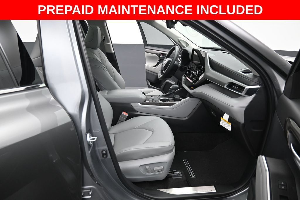 Certified 2026 Toyota Highlander Platinum AWD/4WD image 38