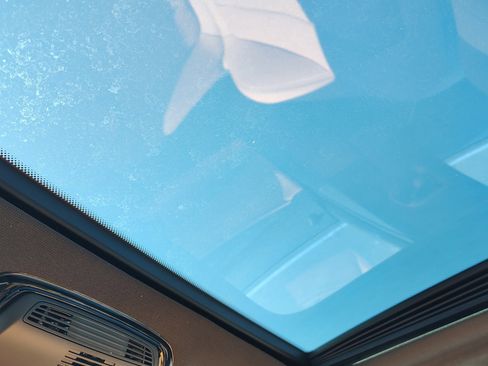 Used 2023 BMW 530i w/ Convenience Package image 32