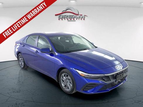 Used 2024 Hyundai Elantra SEL image 1