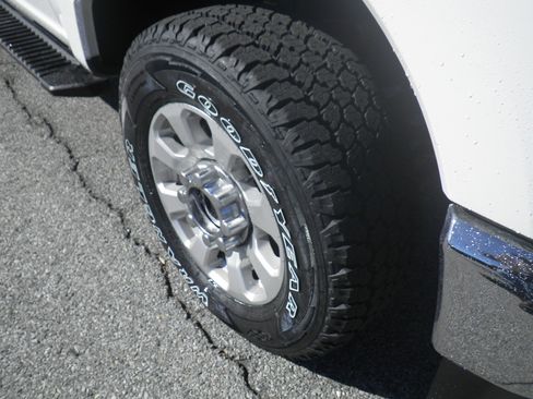 Certified 2024 Ford F250 XLT image 9