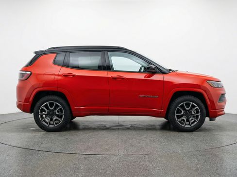 Used 2025 Jeep Compass Trailhawk image 11