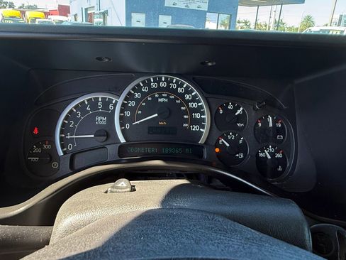 Used 2005 HUMMER H2 SUT w/ Preferred Equipment Group image 16