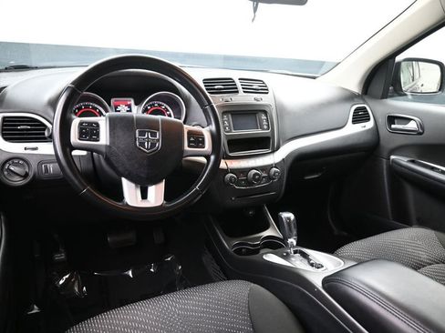 Used 2020 Dodge Journey SE w/ SE Popular Equipment Group FWD image 11