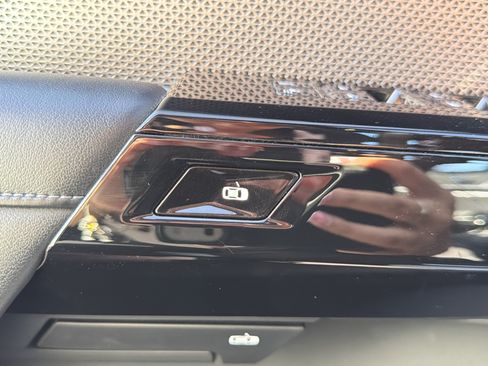 Used 2023 BMW 760i xDrive AWD/4WD image 28