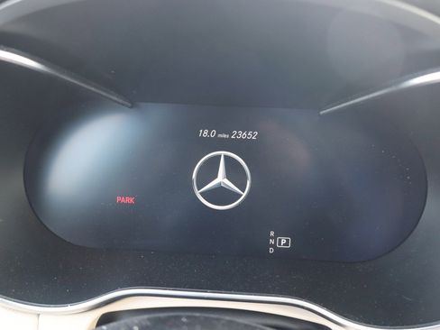 Used 2021 Mercedes-Benz GLC 300 4MATIC image 11
