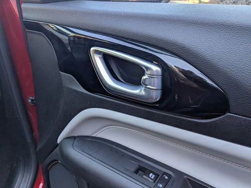 Used 2025 Jeep Compass Limited image 34