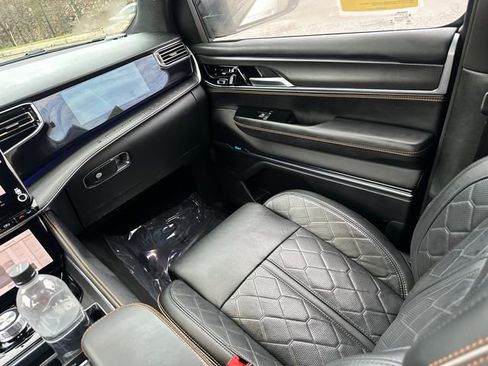 Used 2024 Jeep Grand Wagoneer Series III w/ Rear Seat Video Group 1 AWD/4WD image 29