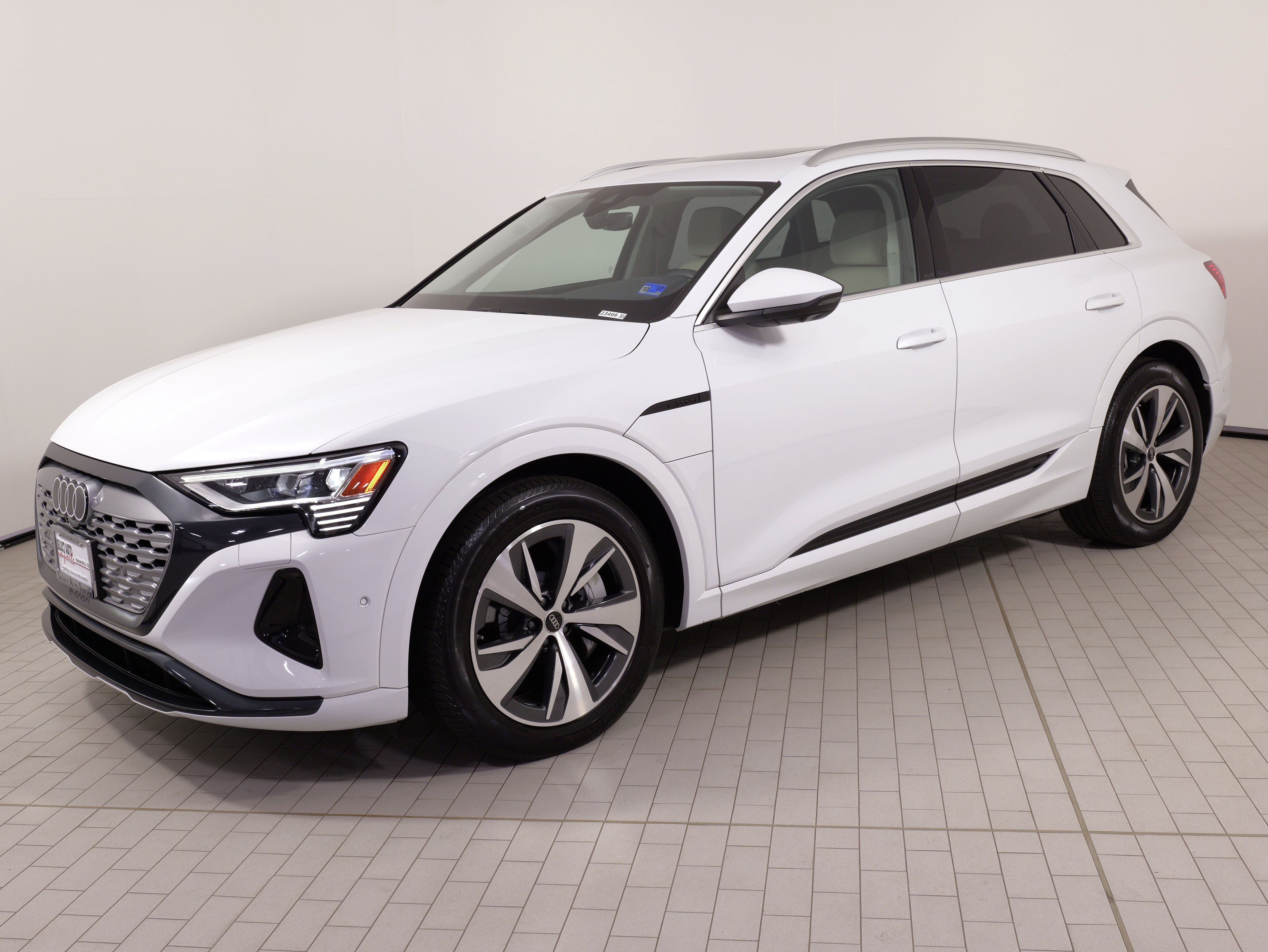 Used 2024 Audi Q8 e-tron Premium Plus w/ Premium Plus Package AWD/4WD image 1