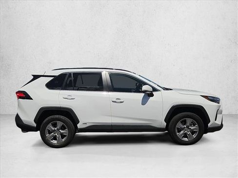 Used 2025 Toyota RAV4 XLE AWD/4WD image 4