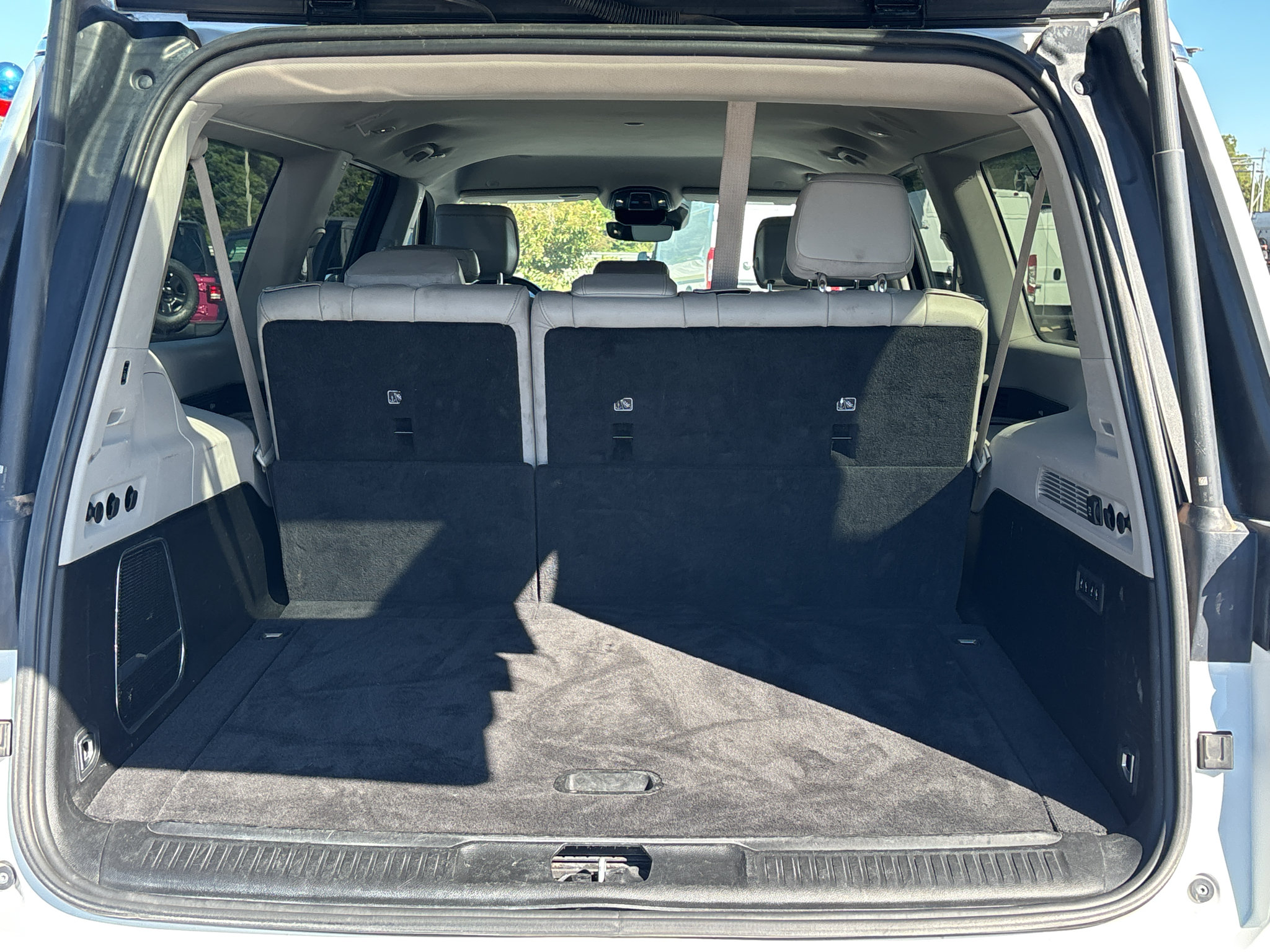 Used 2024 Jeep Wagoneer L Series II RWD image 10