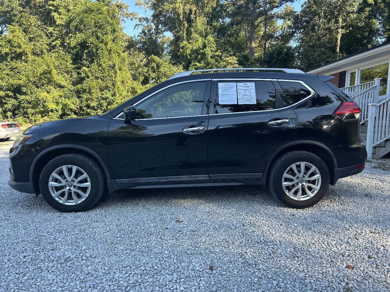 Used 2017 Nissan Rogue SV w/ Sun & Sound Touring Package AWD/4WD image 2