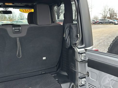 Used 2017 Jeep Wrangler Sahara image 24