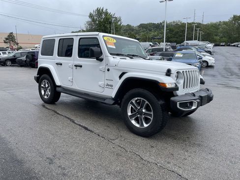 Used 2023 Jeep Wrangler Unlimited Sahara w/ Cold Weather Group AWD/4WD image 6