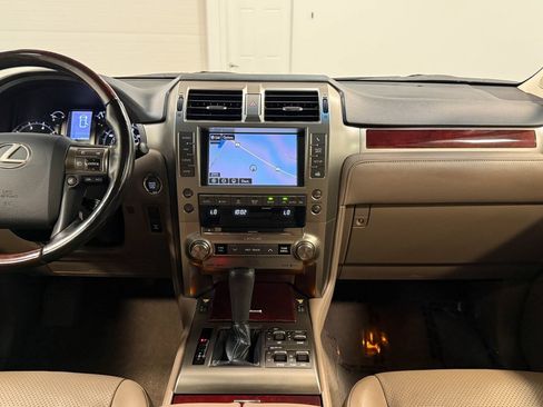 Used 2017 Lexus GX 460 Luxury AWD/4WD image 18