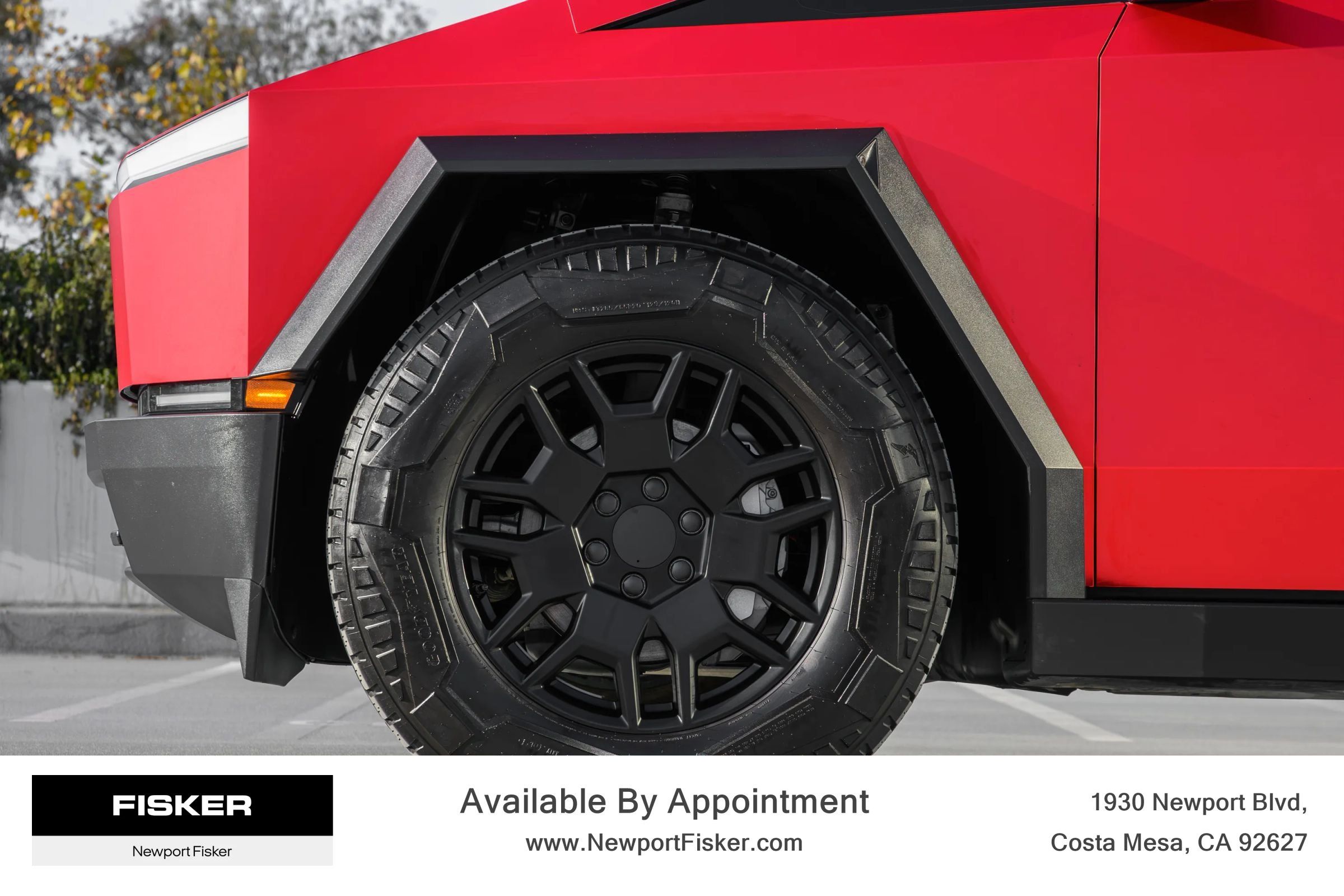 Used 2024 Tesla Cybertruck AWD Crew Cab image 5