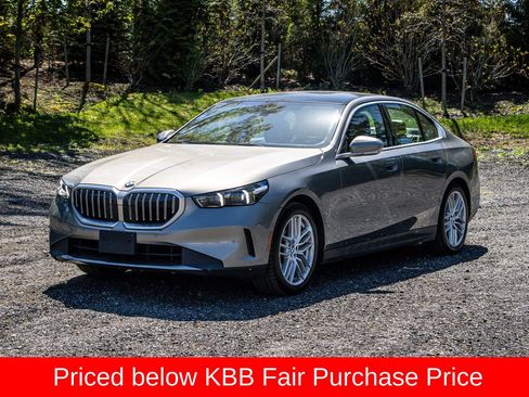 Used 2024 BMW 540i xDrive AWD/4WD image 1