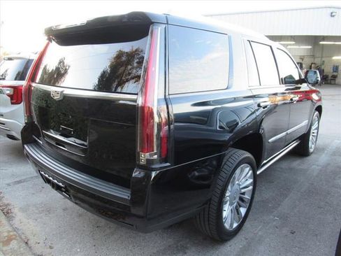 Used 2020 Cadillac Escalade Platinum image 4