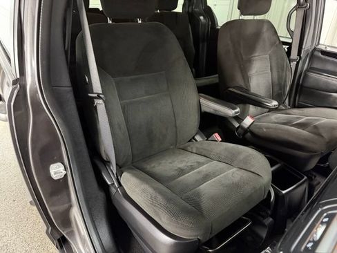 Used 2016 Dodge Grand Caravan SE FWD image 20