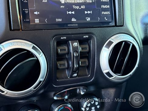 Used 2017 Jeep Wrangler Unlimited Sahara AWD/4WD image 21