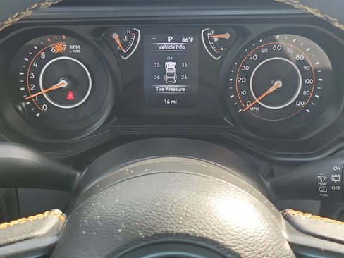 Used 2024 Jeep Wrangler Sport S image 15