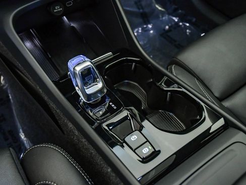 Certified 2025 Volvo XC40 B5 Plus image 25