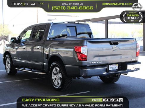 Used 2019 Nissan Titan SV image 5