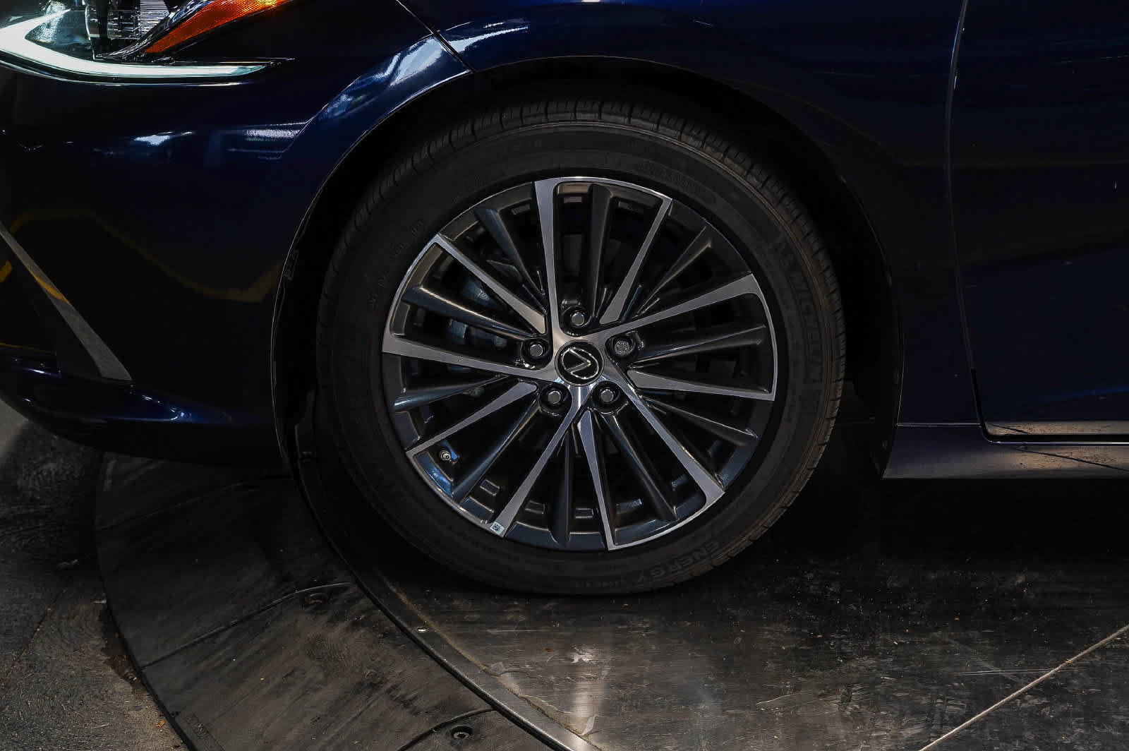 Used 2024 Lexus ES 350 w/ Premium Package FWD image 9