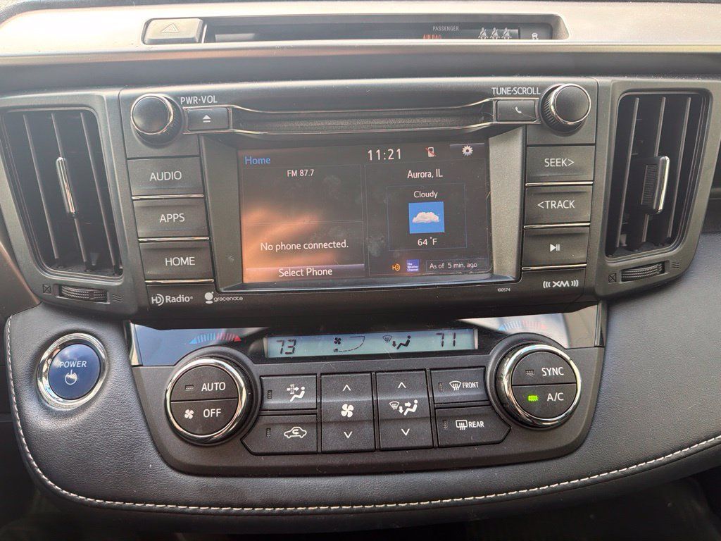 Used 2018 Toyota RAV4 XLE AWD/4WD image 10