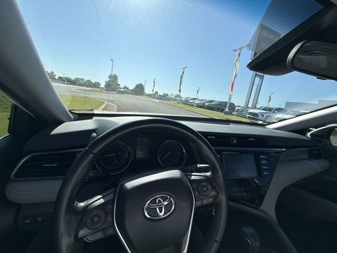 Used 2019 Toyota Camry SE FWD image 16