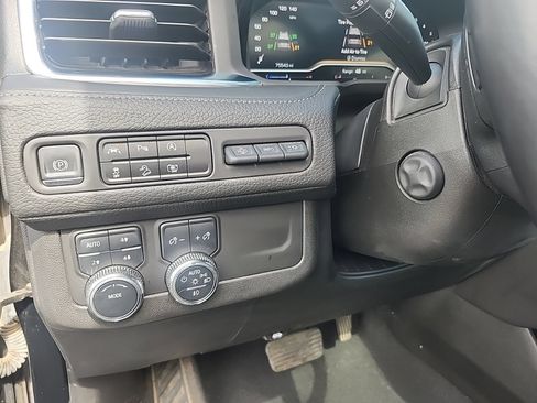 Used 2023 GMC Yukon Denali AWD/4WD image 12