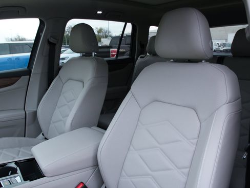 New 2026 Volkswagen Atlas SE FWD image 11