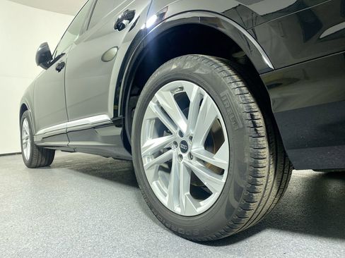 Used 2023 Audi Q7 2.0T Premium image 3