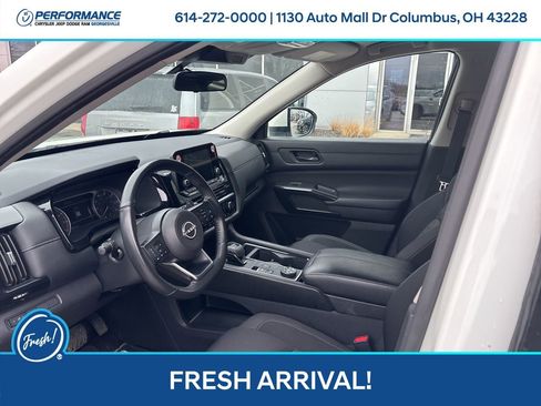 Used 2024 Nissan Pathfinder SV image 12