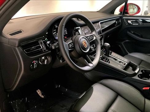 New 2026 Porsche Macan image 4