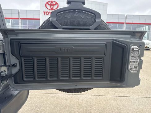 Used 2018 Jeep Wrangler Unlimited Sport S image 19