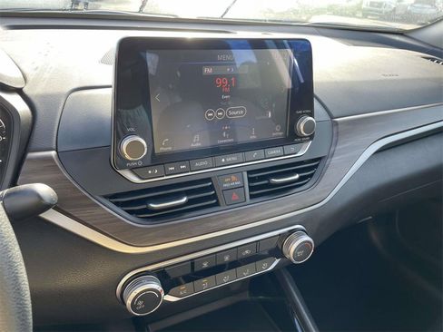 Used 2024 Nissan Altima 2.5 SV image 23