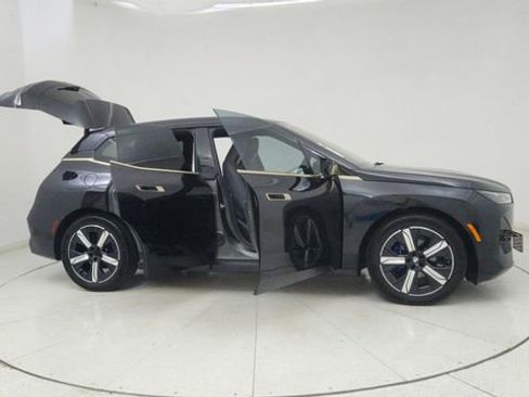 Used 2023 BMW iX M60 image 11