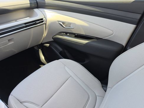 Used 2025 Hyundai Tucson Limited FWD image 19
