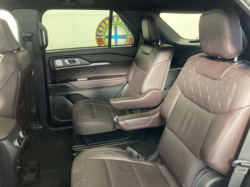 Used 2025 Ford Explorer Platinum w/ LUX Leather Package AWD/4WD image 16