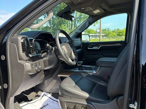 Used 2025 Chevrolet Silverado 1500 LT Trail Boss w/ LT Trail Boss Premium Package AWD/4WD image 14